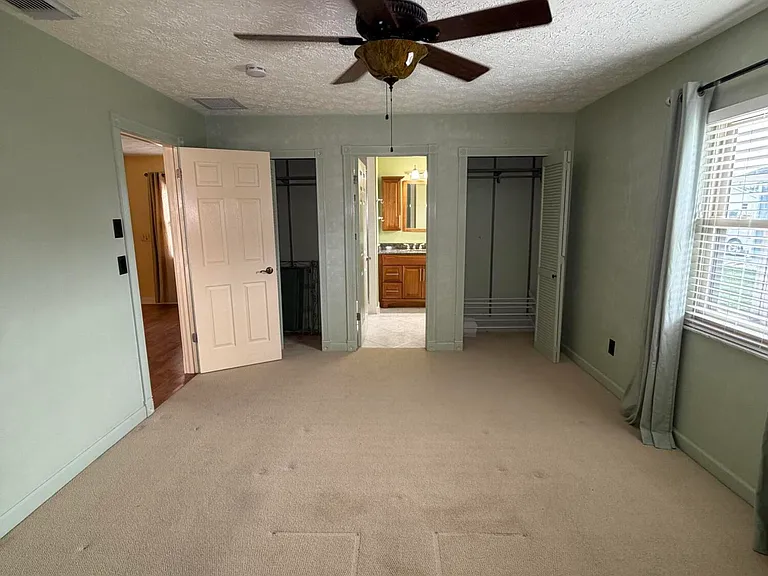 542 NW La Brea Ave — Photo 4