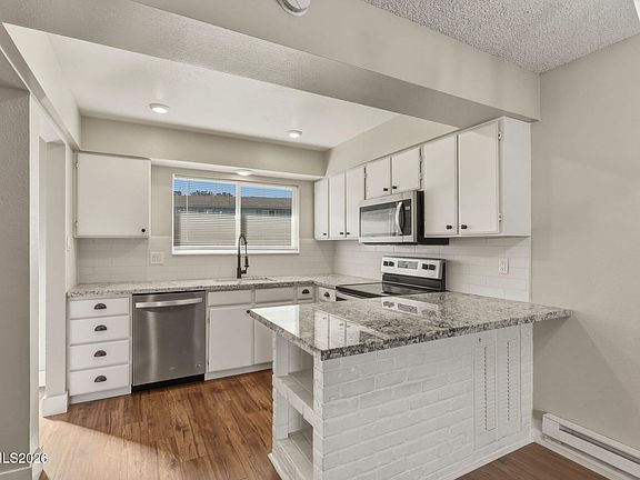 4th image of 585 Smithridge Park