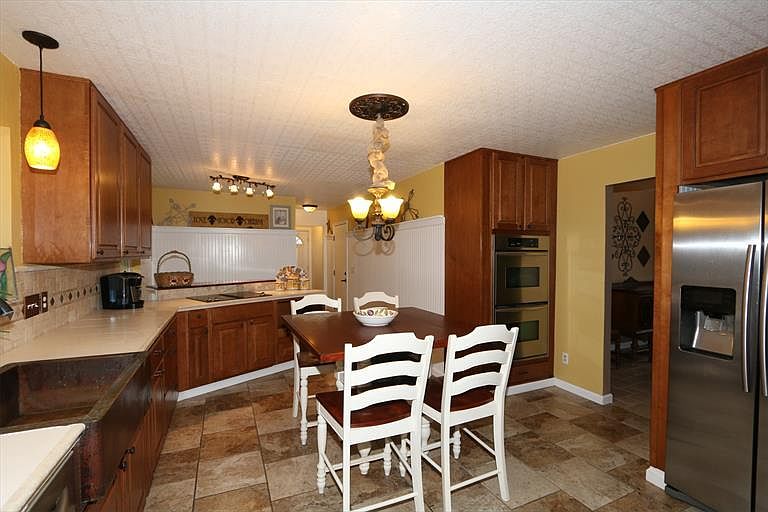 Large kitchen with bar