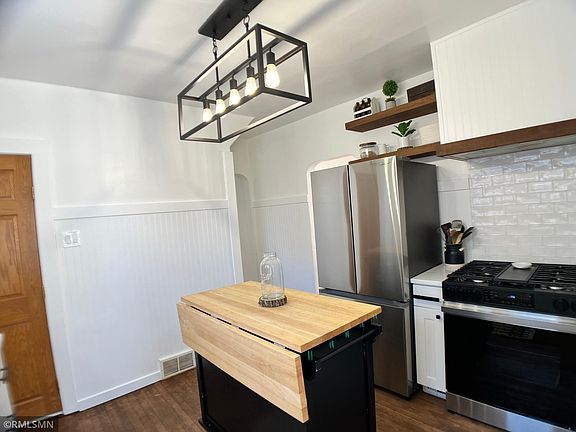 5th image of 809 Broadway Ave S