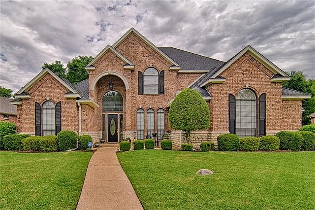 1st image of 30 Forest Dr