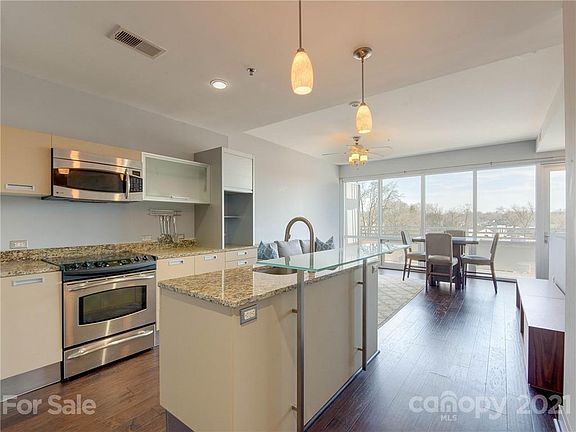 3rd image of 1133 Metropolitan Ave #602
