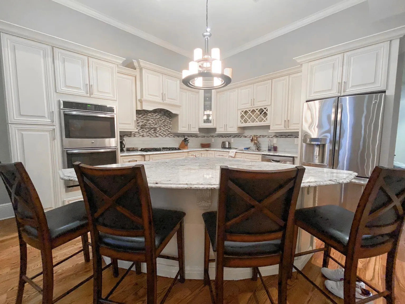 4 bed, 3.5 bath, 2690 sqft, $7,800 — Photo 2