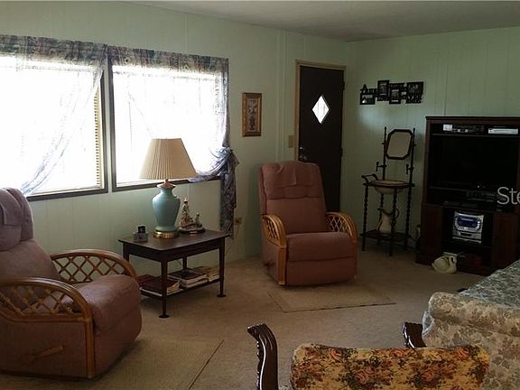 2nd image of 823 Village Pl