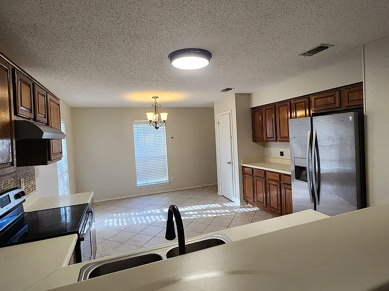 3618 Lake Sunset Ct — Photo 7