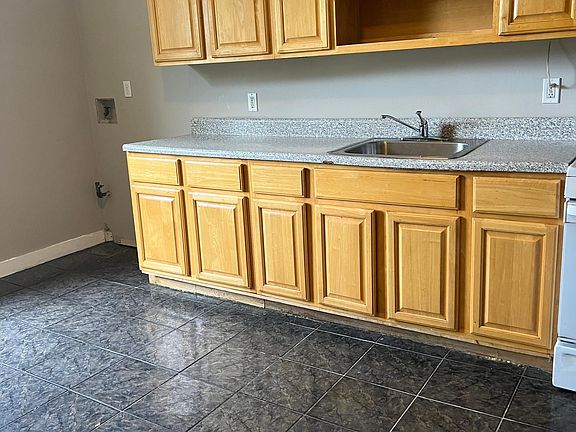 2nd image of 625 Sanford Ave #2