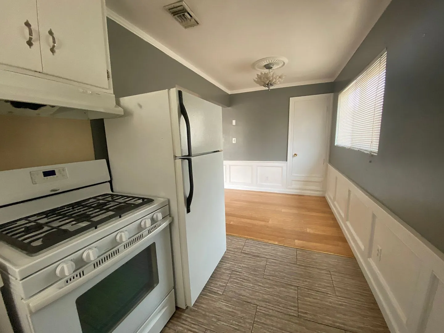 001- 2520-2528 Drake St — Photo 3