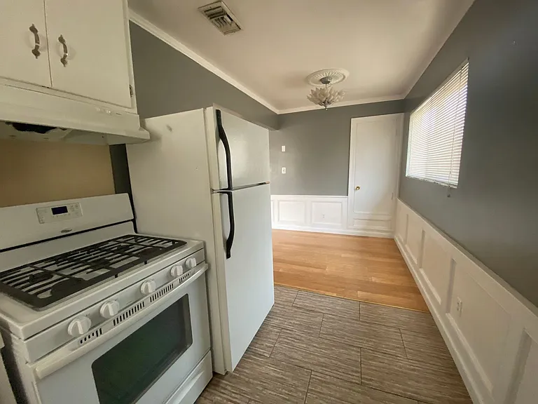 001- 2520-2528 Drake St — Photo 3