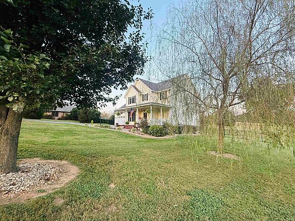 3rd image of 810 Glen Meadows Pkwy