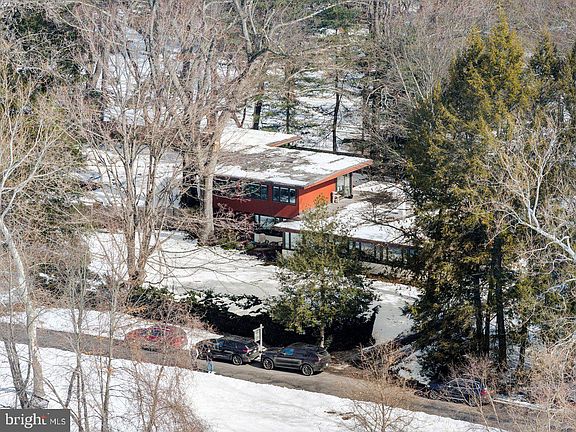 4th image of 1112 General Saint Claire Rd