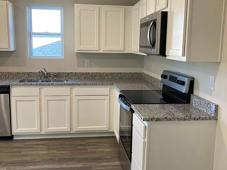 407 Kensington Ln — Photo 3