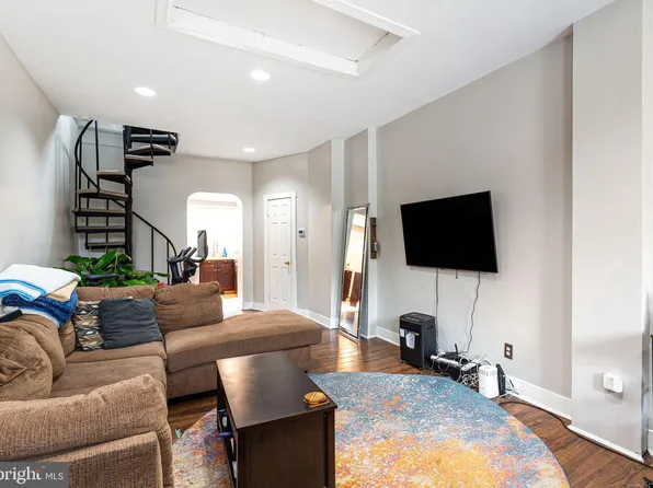 140 Wendover St, Philadelphia, PA 19127