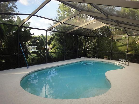 Pool in Llani