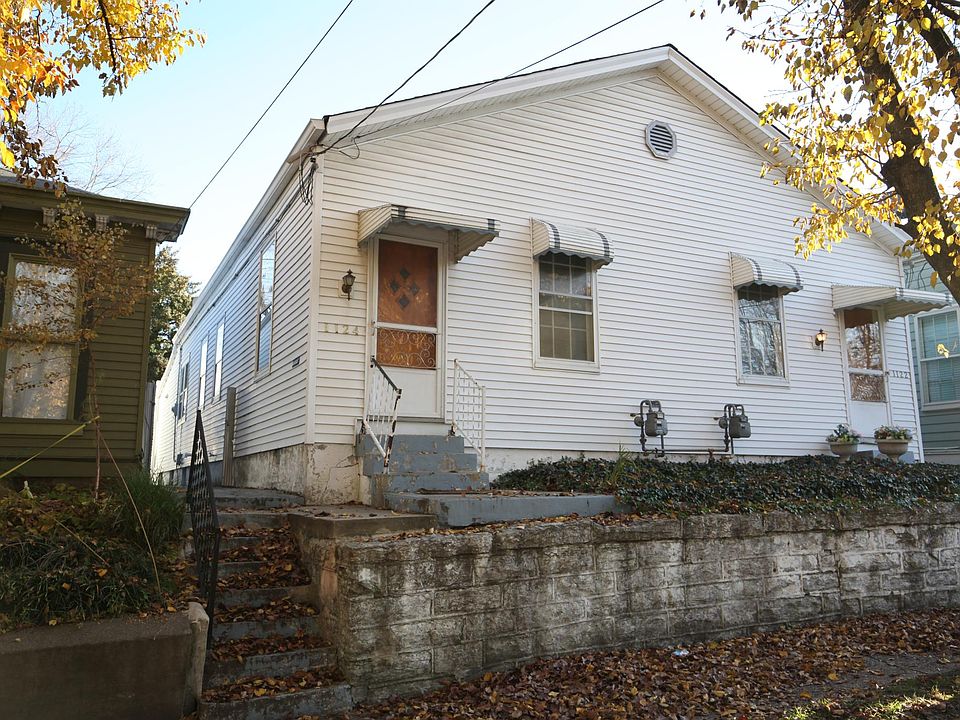 Walk out the front door to many local attractions. (Handrail has been replaced since pictures were taken.)