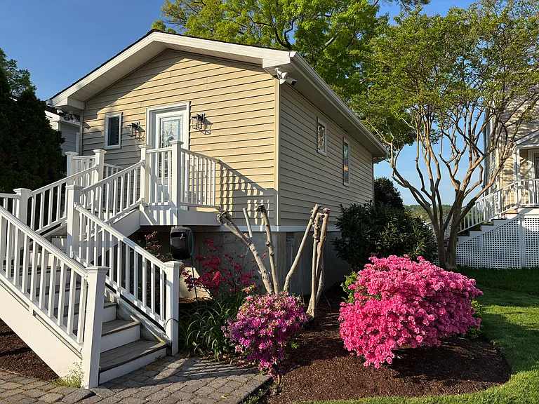 18 E Lake Dr #1 — Photo 2