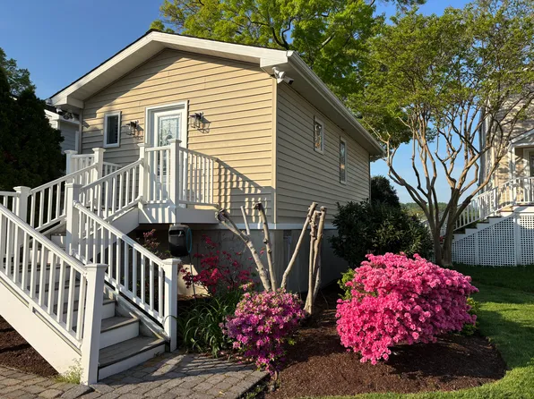 18 E Lake Dr #1, Annapolis, MD 21403