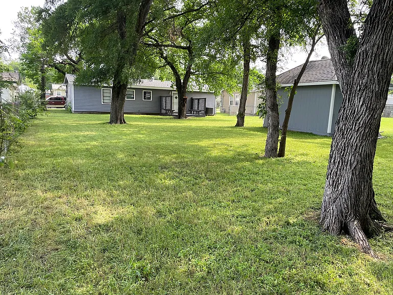 4749 Laverda Dr — Photo 16