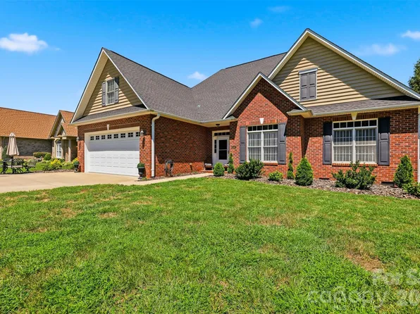 1719 30th Avenue Ct NE, Hickory, NC 28601