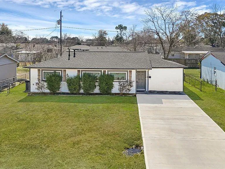 2126 Hillshire Dr — Photo 1