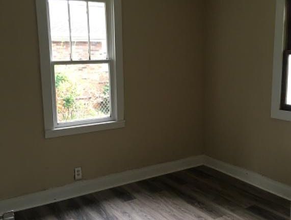 4th image of 32 Lincoln Ave