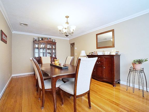 5th image of 696 Pelton Ave