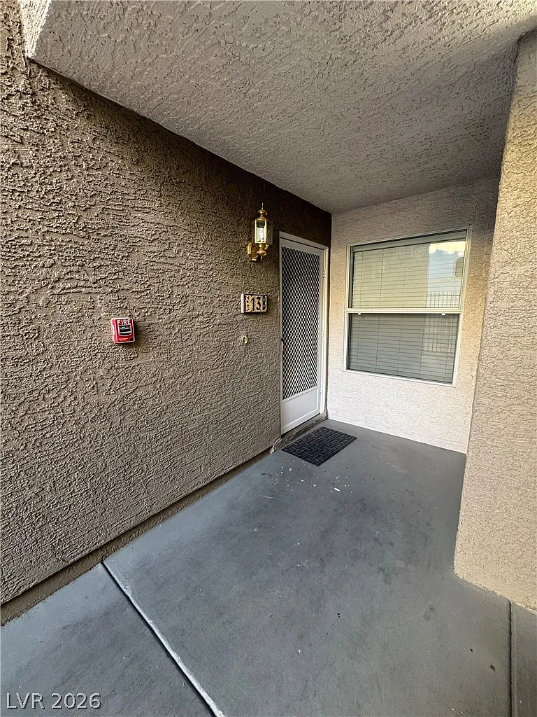 2 bed, 2.0 bath, 1044 sqft, $1,800 — Photo 2