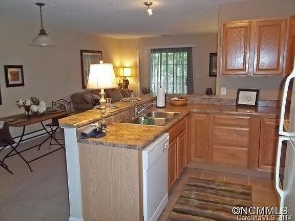 4th image of 234 E Wash Creek Dr
