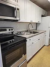 Floridian Arms Condo — Photo 4