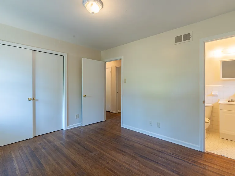 1539 Eason Ave — Photo 5
