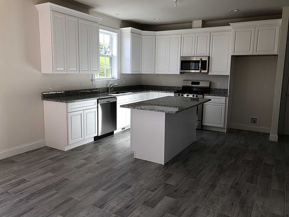 5th image of 14 Bird Ln