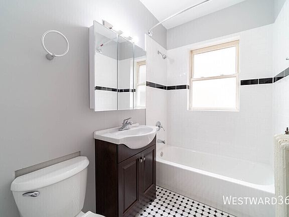 5th image of 2136 W Arthur Ave #1