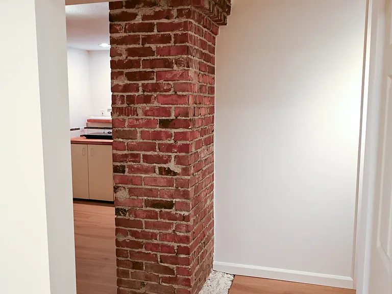 1921 E Lynn St — Photo 15