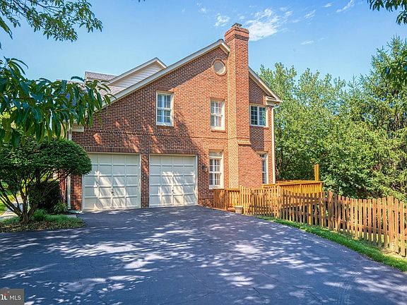2nd image of 1593 Highland Glen Pl