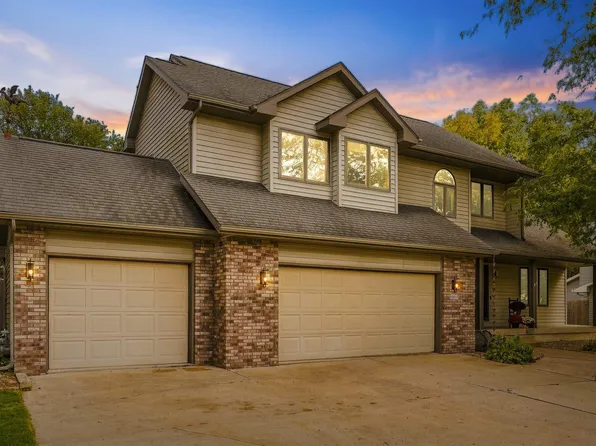 1003 Lakeview Dr, Cedar Falls, IA 50613