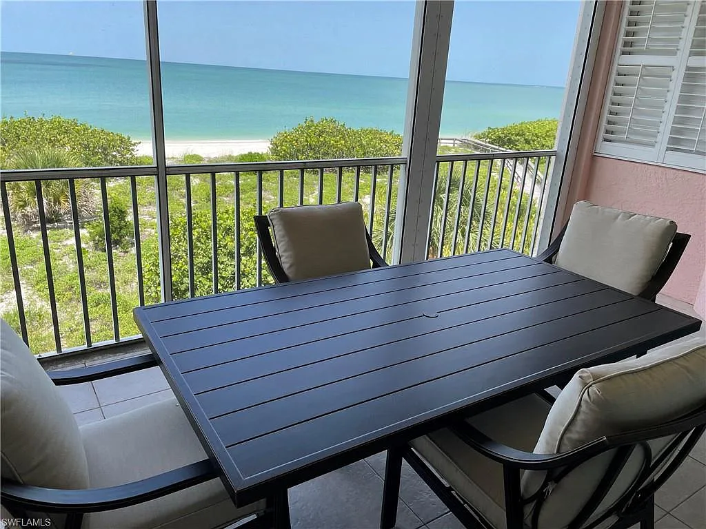 2 bed, 2.0 bath, 1726 sqft, $9,700 — Photo 2