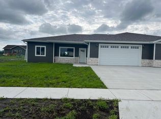 909 S Willet St, Aberdeen, SD 57401
