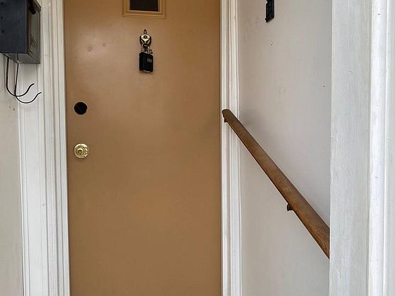 3rd image of 3126 Keswick Rd