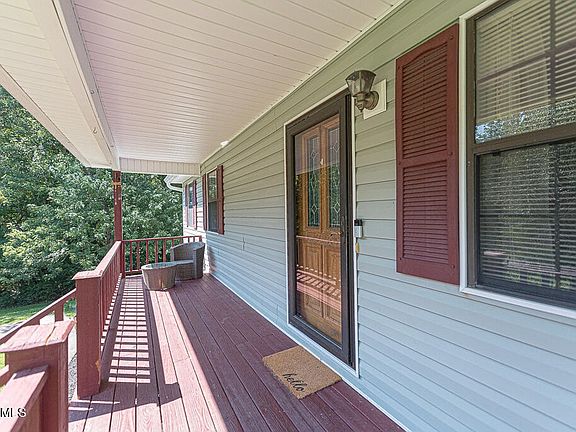 5th image of 3331 Somerset Dr SE