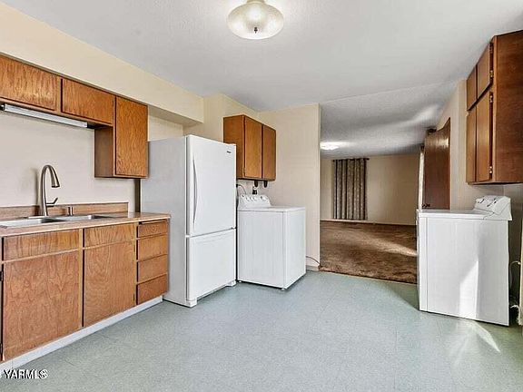 5th image of 2608 S 16th Ave