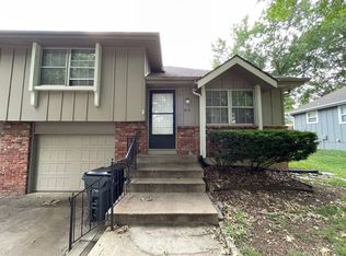 313 S Cardinal Dr, Olathe, KS 66062