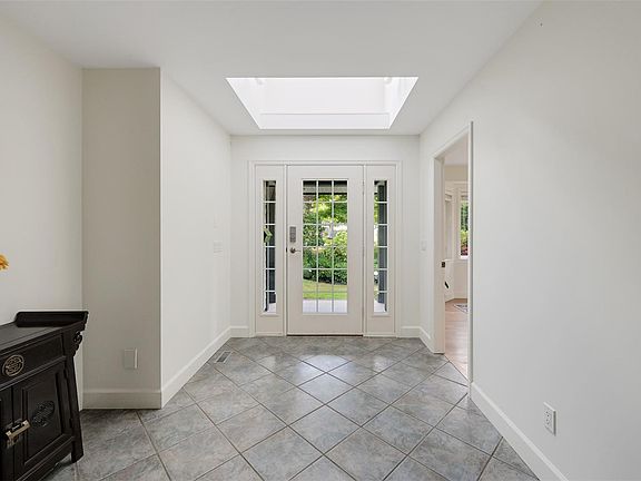 4th image of 4005 Locarno Ln