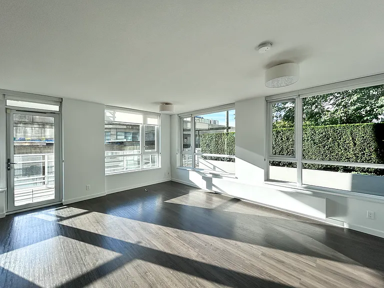 183 Georgia St E — Photo 151
