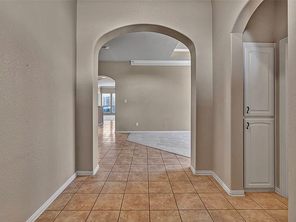 3rd image of 716 Crestridge Cir