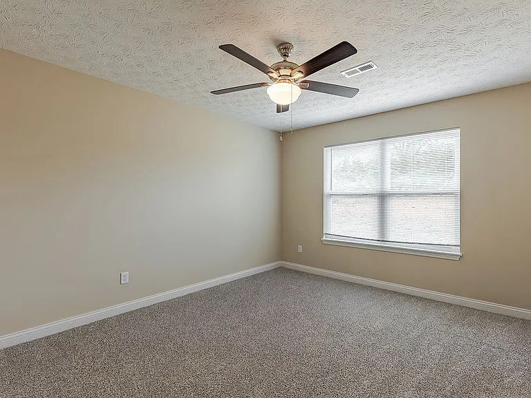 305 Breckinridge Cir — Photo 25