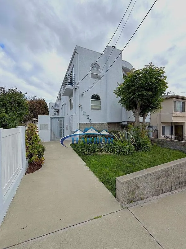 2 bed, 2.5 bath, $2,995 — Photo 1