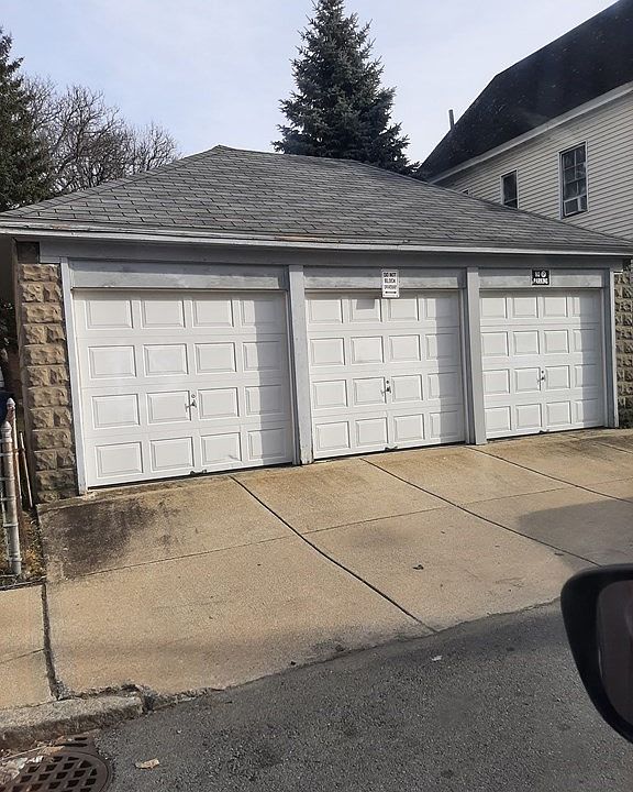 2nd image of 129 Willow St #131