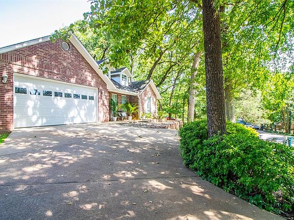 4th image of 561 Hideaway Ln E