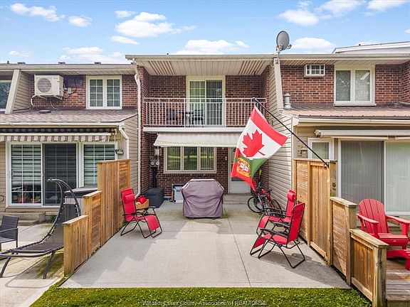 5th image of 345 Robson Rd #16