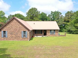 17 Old Barn Rd, Laurel, MS 39443