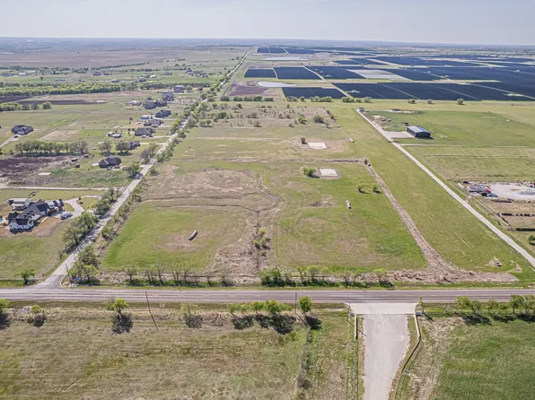 12588 Flow Rd, Krum, TX 76249